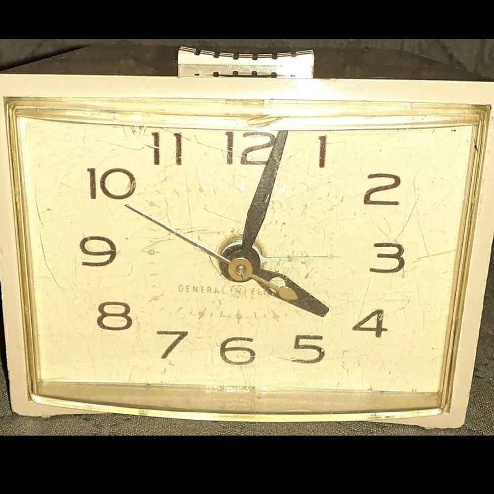 Vintage General Electric Mid-Century Alarm Clock - Picture 5 of 10